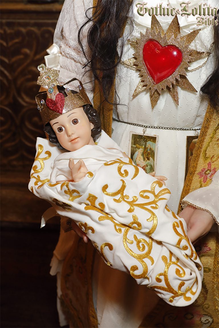 Gothic&Lolita SNAP 132 本格的な小道具でキリストを抱く聖母マリアを再現！ | KERA STYLE [ケラ！スタイル]